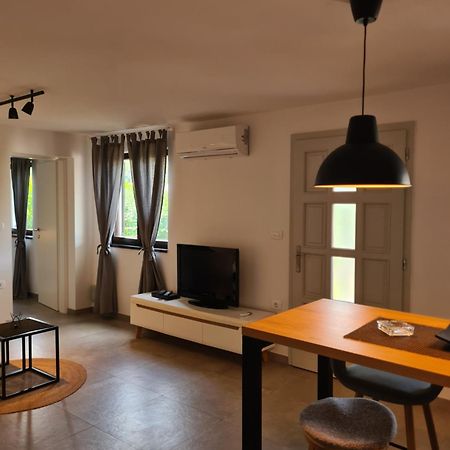Zara Apartment Banjole Exterior foto